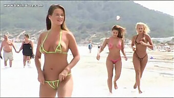 Sexy Babes Op Ibiza Beach In Bikini