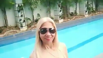 Milf Blonde Aux Gros Seins En Vacances Avec Une Grosse Bite