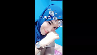 Live Streaming Indonesian Girl'S Seductive Dance