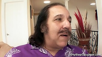 Heldige Fyr Ron Jeremy Nyder En Varm Session Med Sin Unge Steddatter Lynn Love