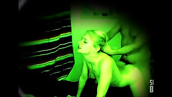 Remaja 18+ Dientot Oleh Si Cantik Berbokong Besar Di Video Porno Night Vision