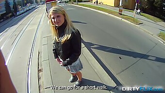 18-Letnia Pornografia - Piersiasta Blondynka Kelly Candy Dostaje Wytrysk Na Świeżym Powietrzu