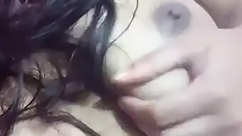 Masturbación En Solitario De Una Chica Desi En Hd