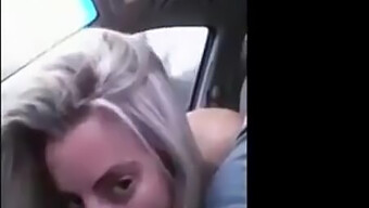 Boquete No Carro: Loira Peituda Dá Um Show De Engolir Porra