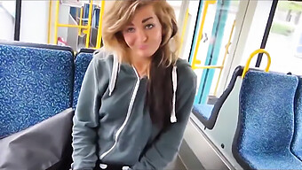 Balade Solo De Coquine Sur Un Tram