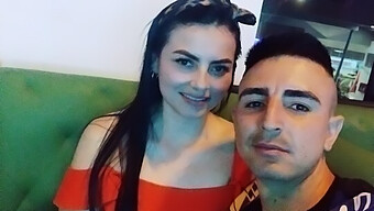 Pau Áspero E Apertado Fodendo Com Uma Mãe Colombiana