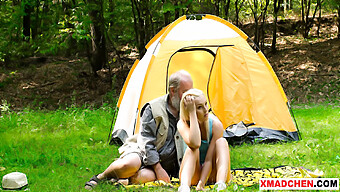 Beim Familienpicknick Muschi Und Schwanz Lecken