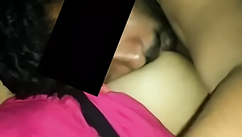 18+ Hintli Genç Rani'Nin Büyük Göğüsleri Emilir Ve Masaj Yapılır