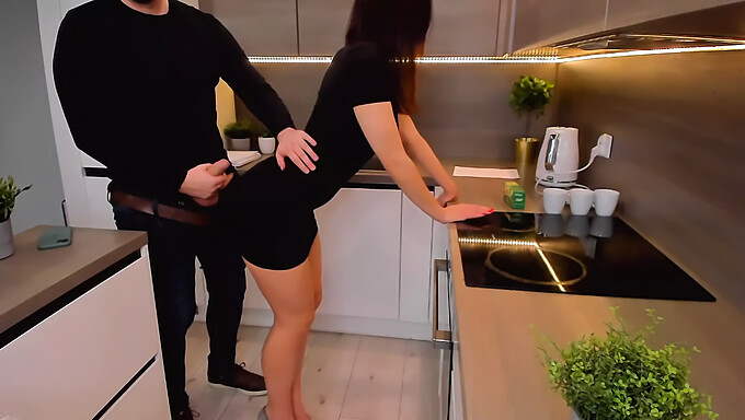 Sexo Duro Con Una Gran Polla En La Cocina