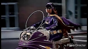 Latex Và Lust: Một Màn Blowjob Tôn Vinh Batgirl