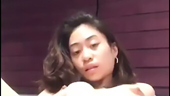 Remaja Jerman (18+) Menikmati Deepthroat Dengan Dildo