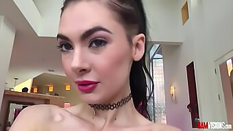 Teen Marley Brinx Si Užívá Anální Masturbaci