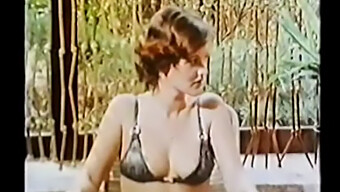 Vintage Milf, Retro Seks Videosunda Tüylü Amını Yalatıyor