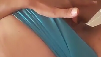 Chica Turca Amateur Recibe Una Paja Y Se Masturba