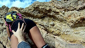 Instructora De Escalada De Novatas Se Lleva La Polla Dura De Su Estudiante Para Un Paseo