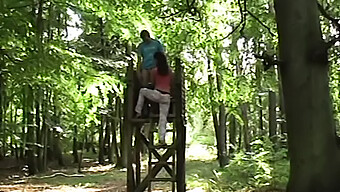 Comiendo Coño Y Recibiendo Una Corrida Facial En La Gran Polla Al Aire Libre