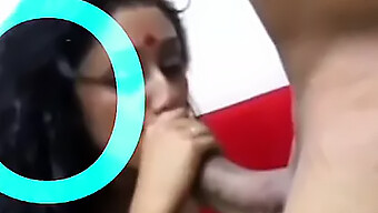 Chico Del Gimnasio Y Chica India Se Entregan A Besos Apasionados