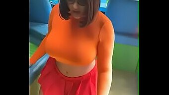 As Aventuras Safadas De Cosplay Velma: A Batalha Final